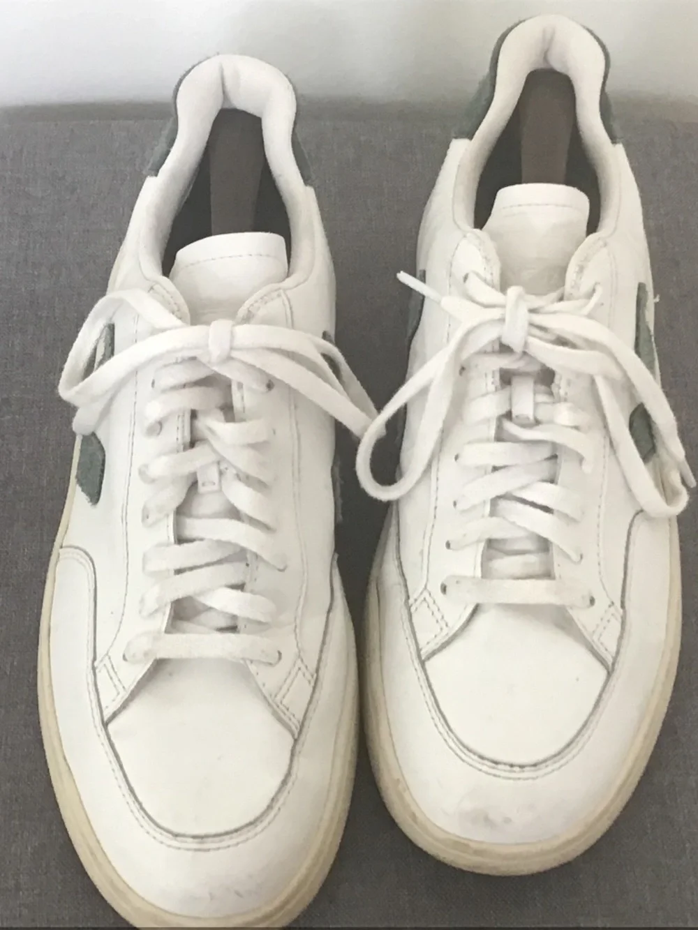 Veja V 12 White vegan leather with green trim size 11